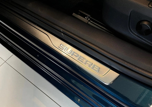 Skoda Superb cena 207000 przebieg: 8, rok produkcji 2024 z Hrubieszów małe 352